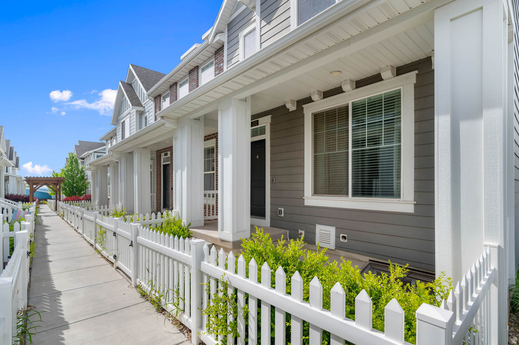 272 E KIRSTEN LN North Salt Lake, UT 84054