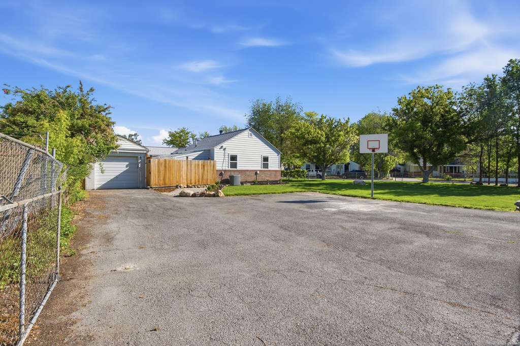 1270 S STEWART ST Salt Lake City, UT 84104