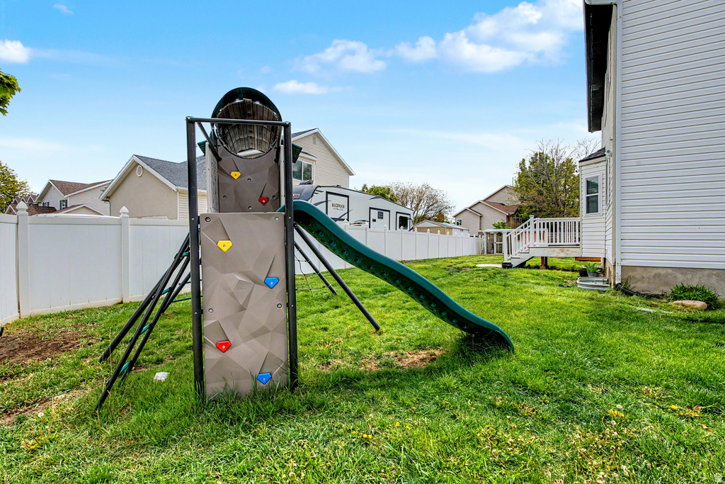 8233 S CREEKWOOD CIR West Jordan, UT 84088
