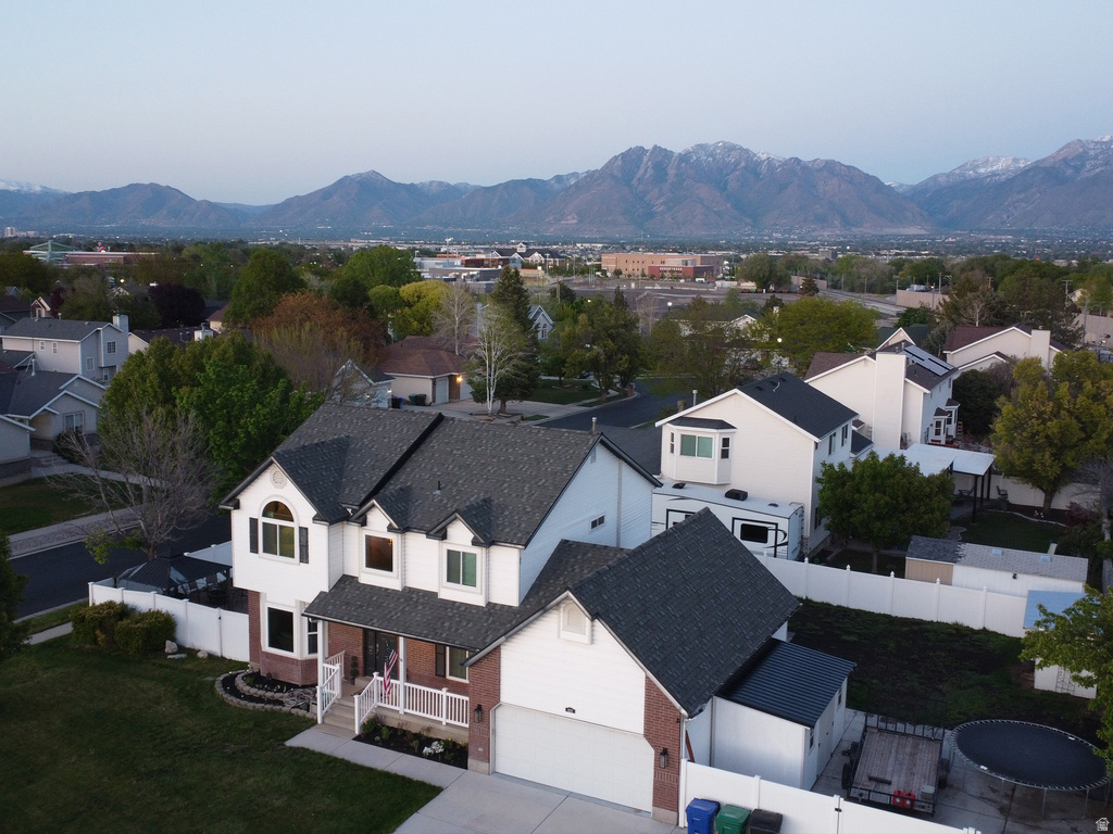 8233 S CREEKWOOD CIR West Jordan, UT 84088