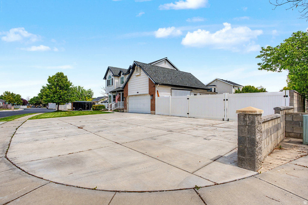 8233 S CREEKWOOD CIR West Jordan, UT 84088
