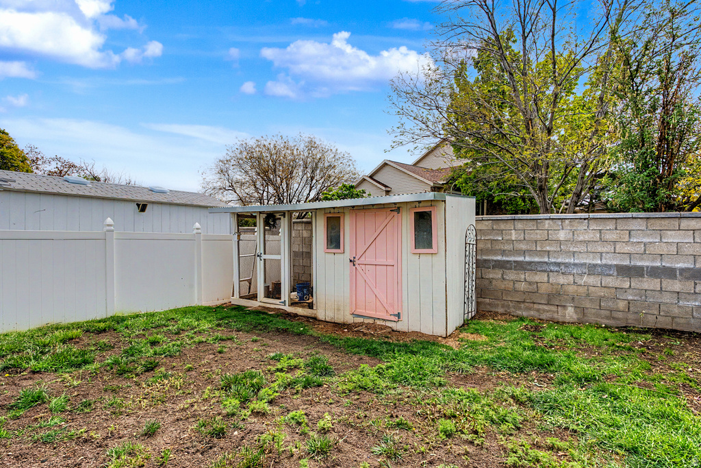 8233 S CREEKWOOD CIR West Jordan, UT 84088