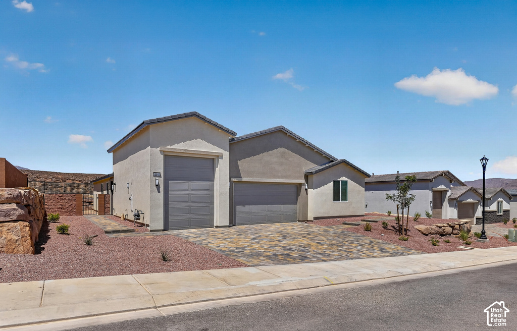 664 S CECITA WAY photo 2