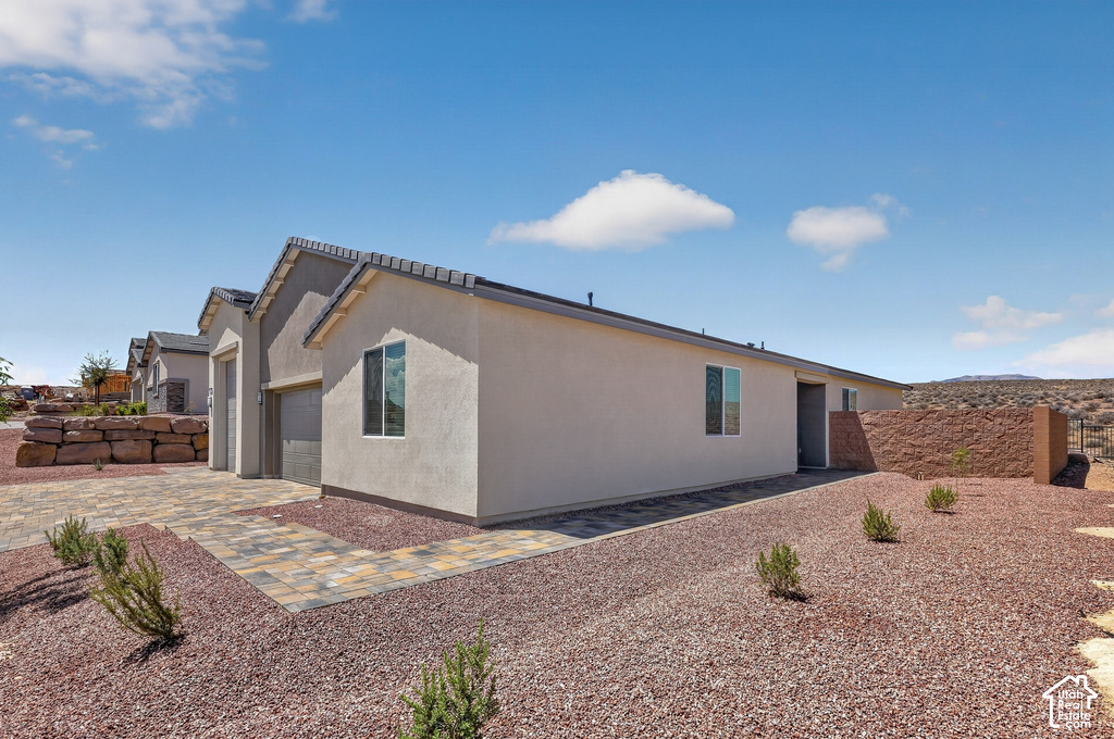 664 S CECITA WAY photo 4