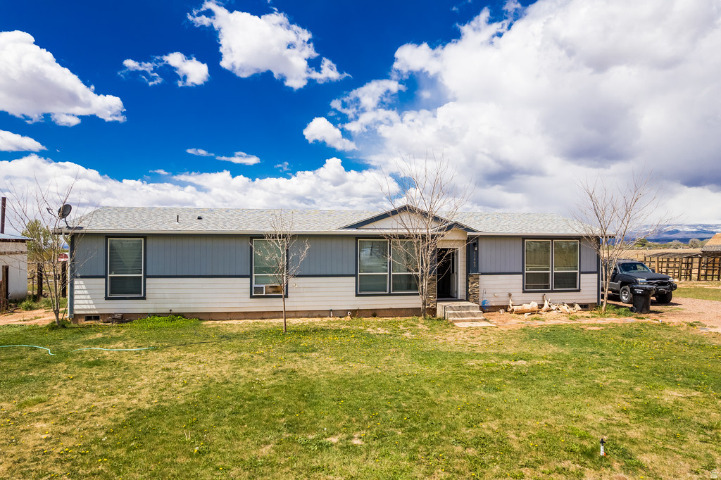 11465 E 6000 N Lapoint, UT 84039