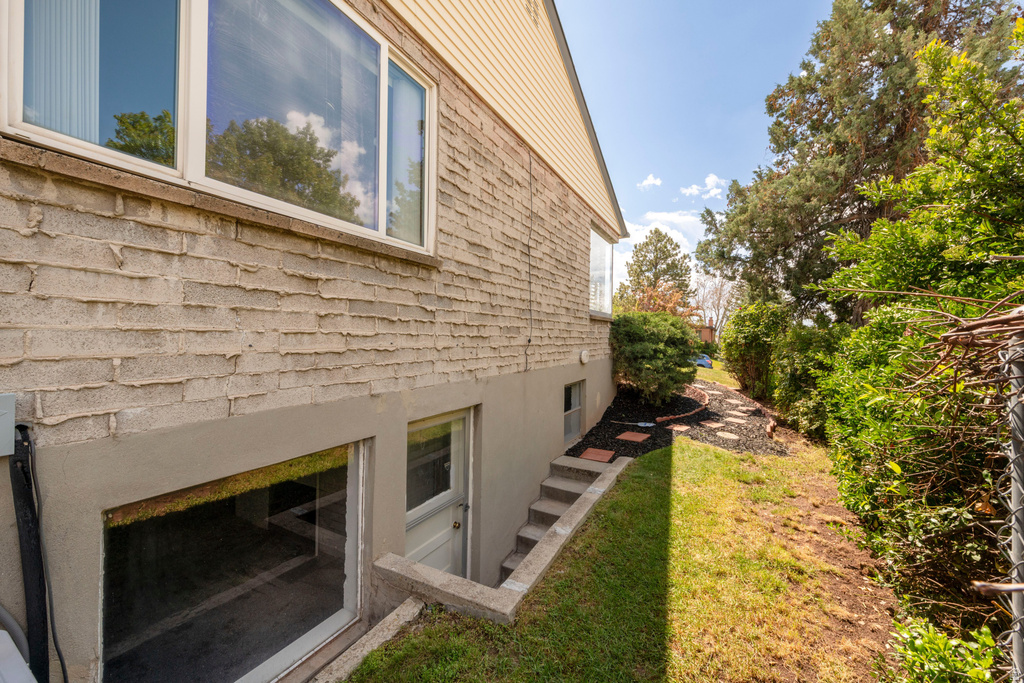 2467 E EMERSON AVE Salt Lake City, UT 84108