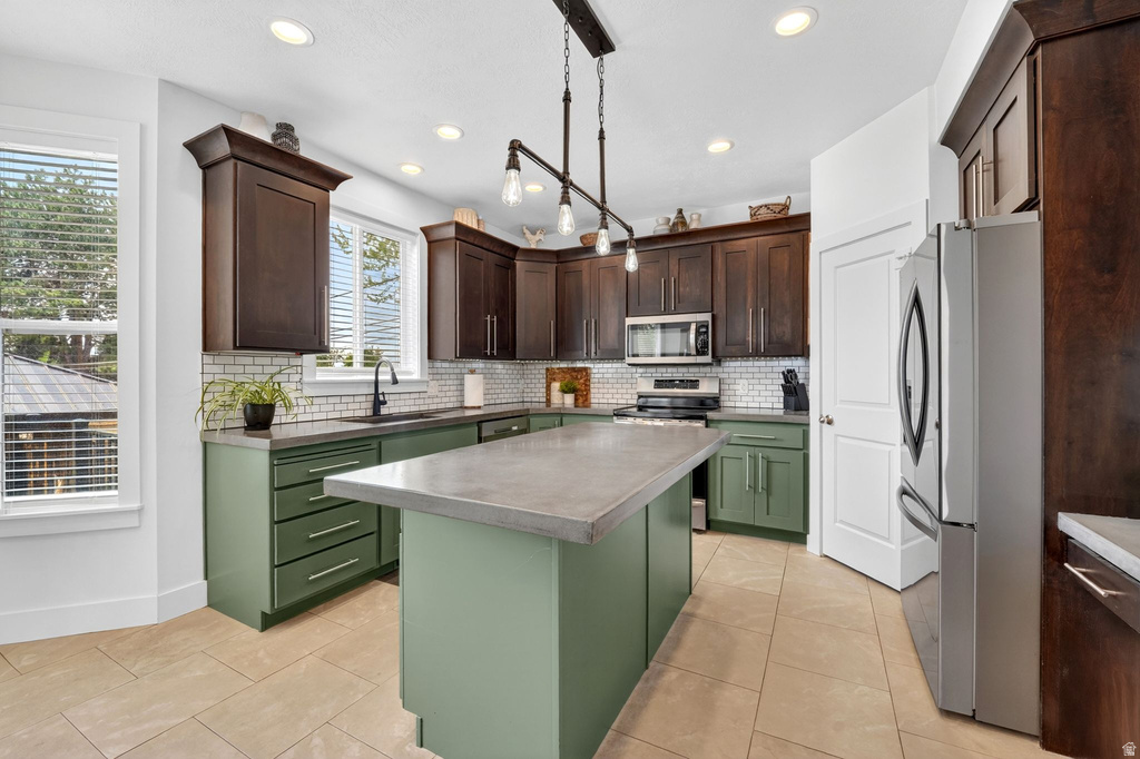 6800 S GREENDALE RD Cottonwood Heights, UT 84121