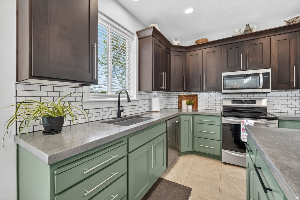 6800 S GREENDALE RD Cottonwood Heights, UT 84121