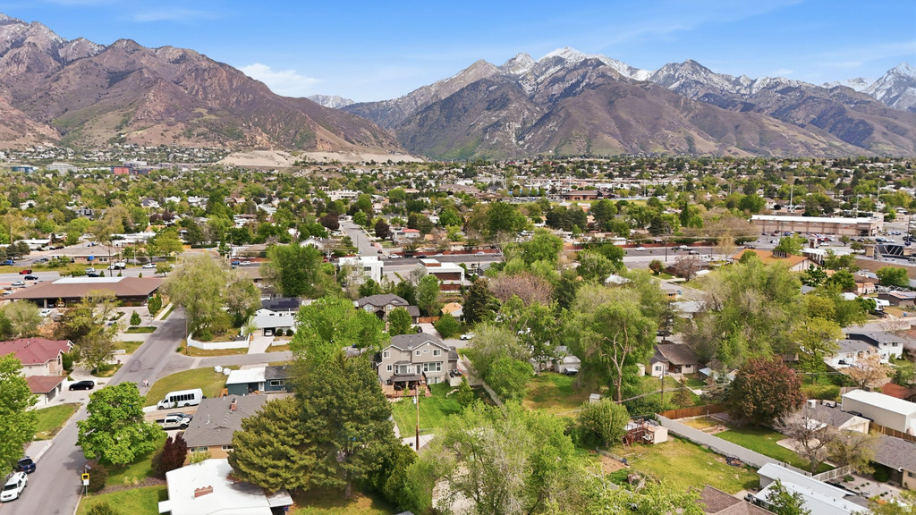 6800 S GREENDALE RD Cottonwood Heights, UT 84121