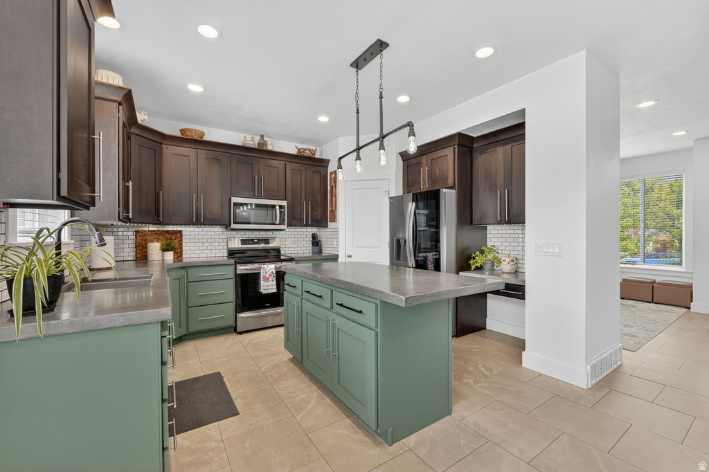 6800 S GREENDALE RD Cottonwood Heights, UT 84121