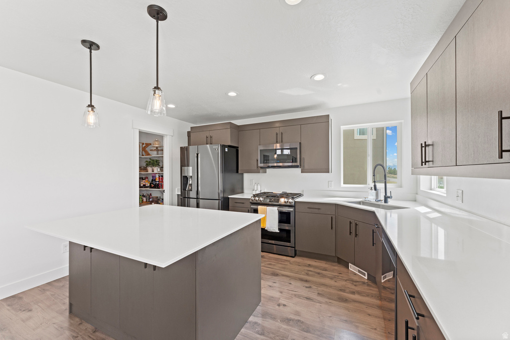 64 N DESERT SAGE CIR Saratoga Springs, UT 84045