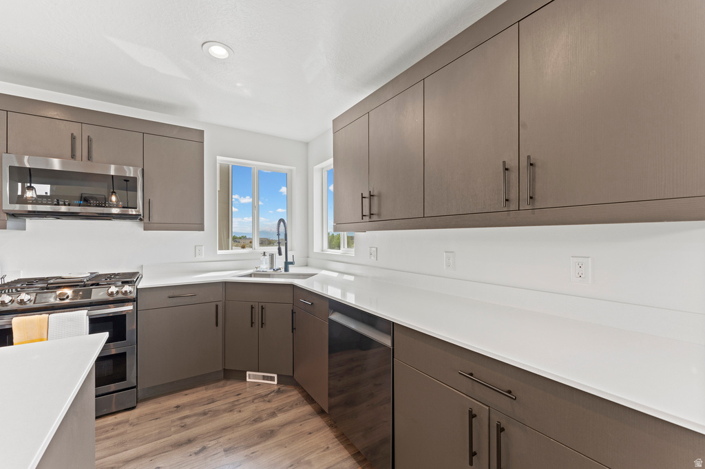 64 N DESERT SAGE CIR Saratoga Springs, UT 84045