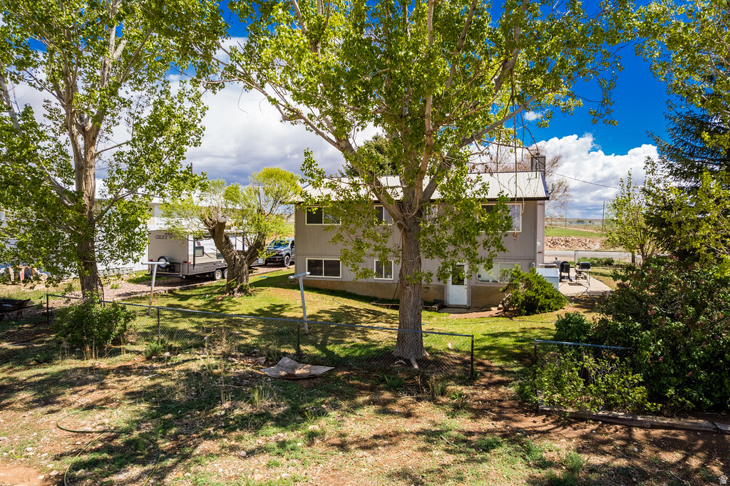 5759 N 11500 E Lapoint, UT 84039