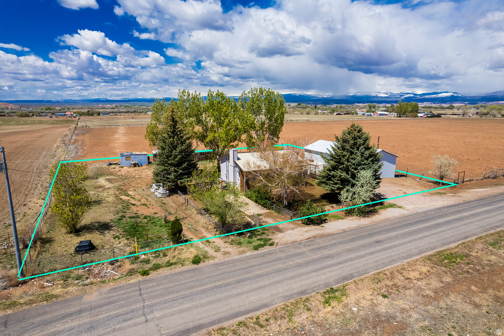 5759 N 11500 E Lapoint, UT 84039