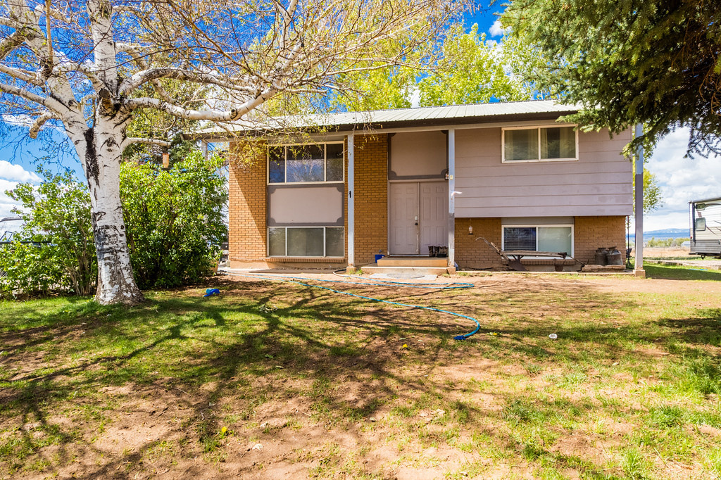 5759 N 11500 E Lapoint, UT 84039