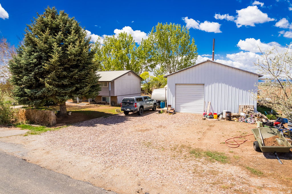 5759 N 11500 E Lapoint, UT 84039