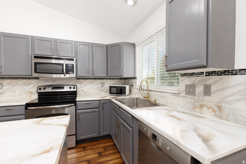 2972 W 2075 S Syracuse, UT 84075