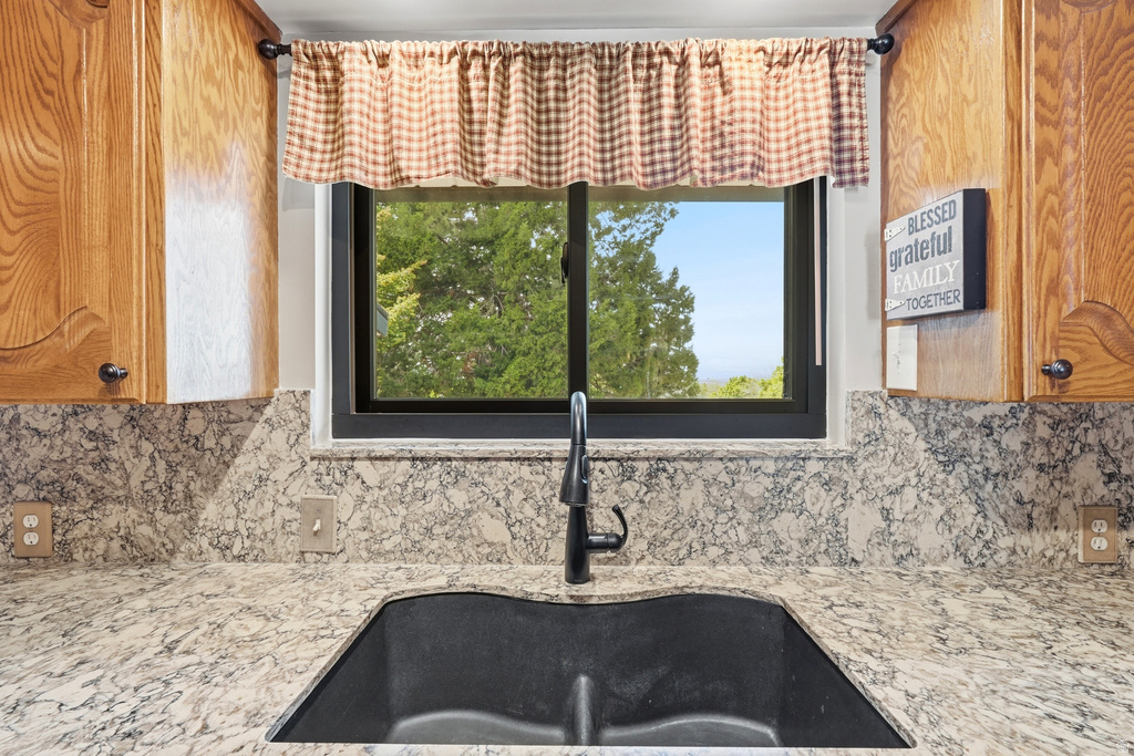 2470 PEACH ST Perry, UT 84302