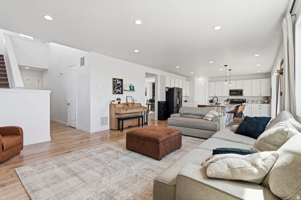 1208 E COACHLINE WAY Eagle Mountain, UT 84005