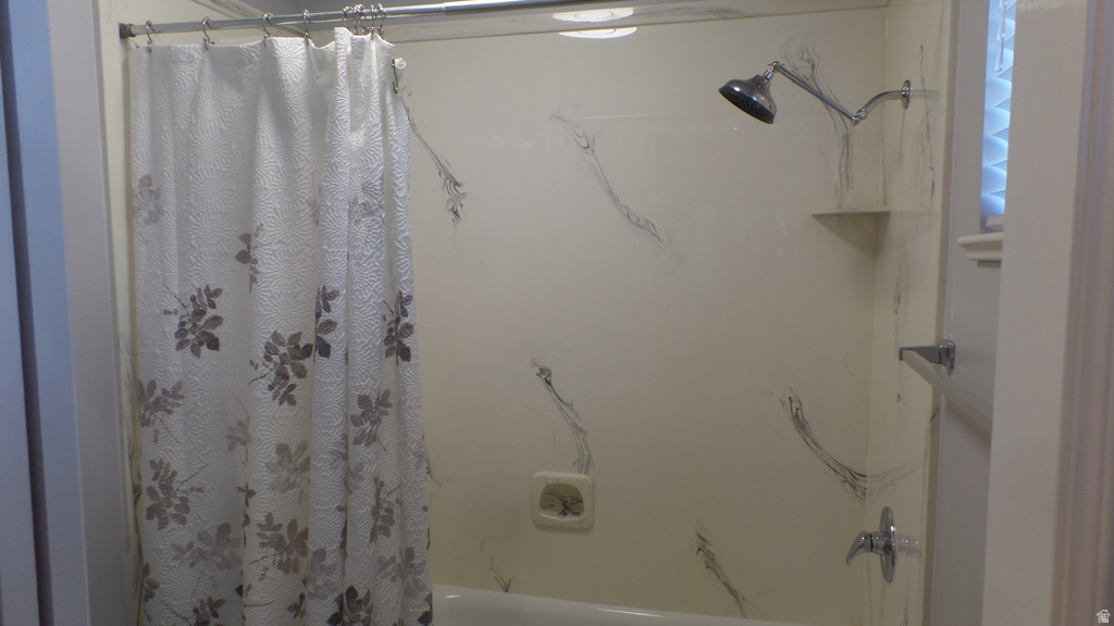 496 E SPRUCE GLEN RD Murray, UT 84107