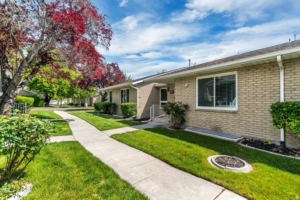 1613 W CORNERSTONE DR South Jordan, UT 84095