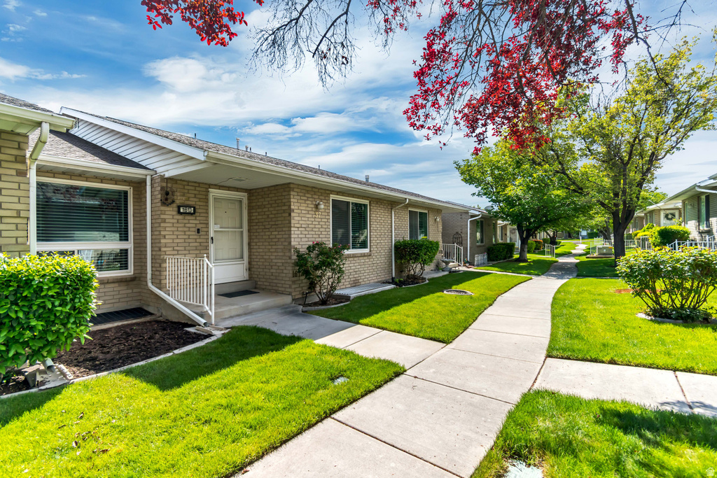 1613 W CORNERSTONE DR South Jordan, UT 84095