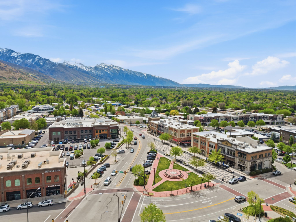 4608 S LOCUST LN Holladay, UT 84117