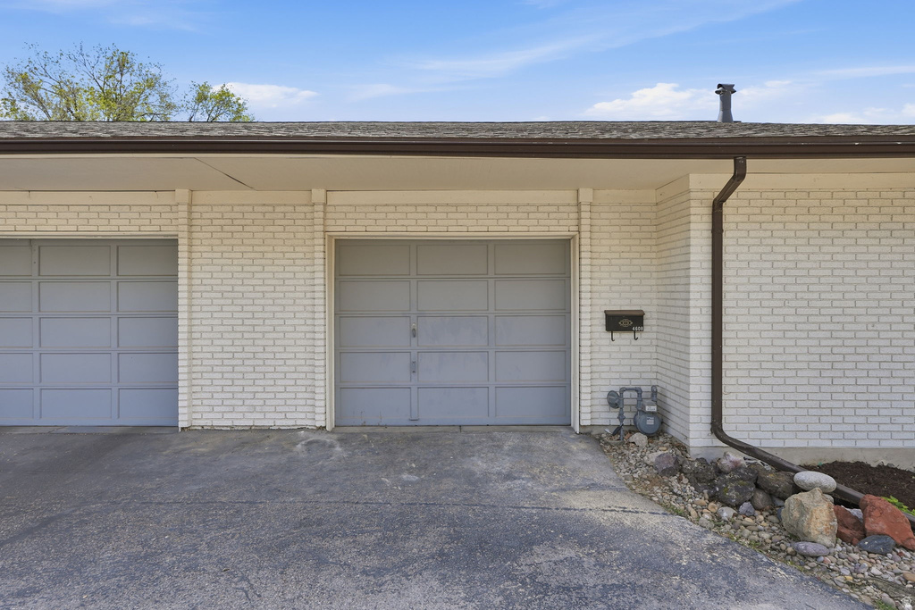 4608 S LOCUST LN Holladay, UT 84117