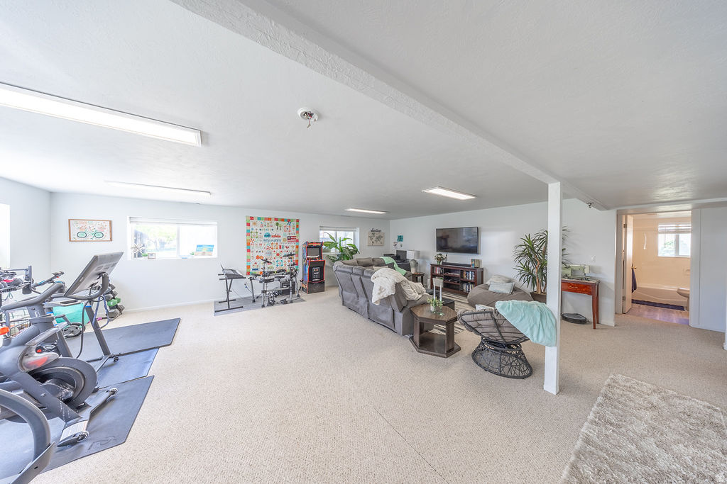1953 W 2100 S Syracuse, UT 84075