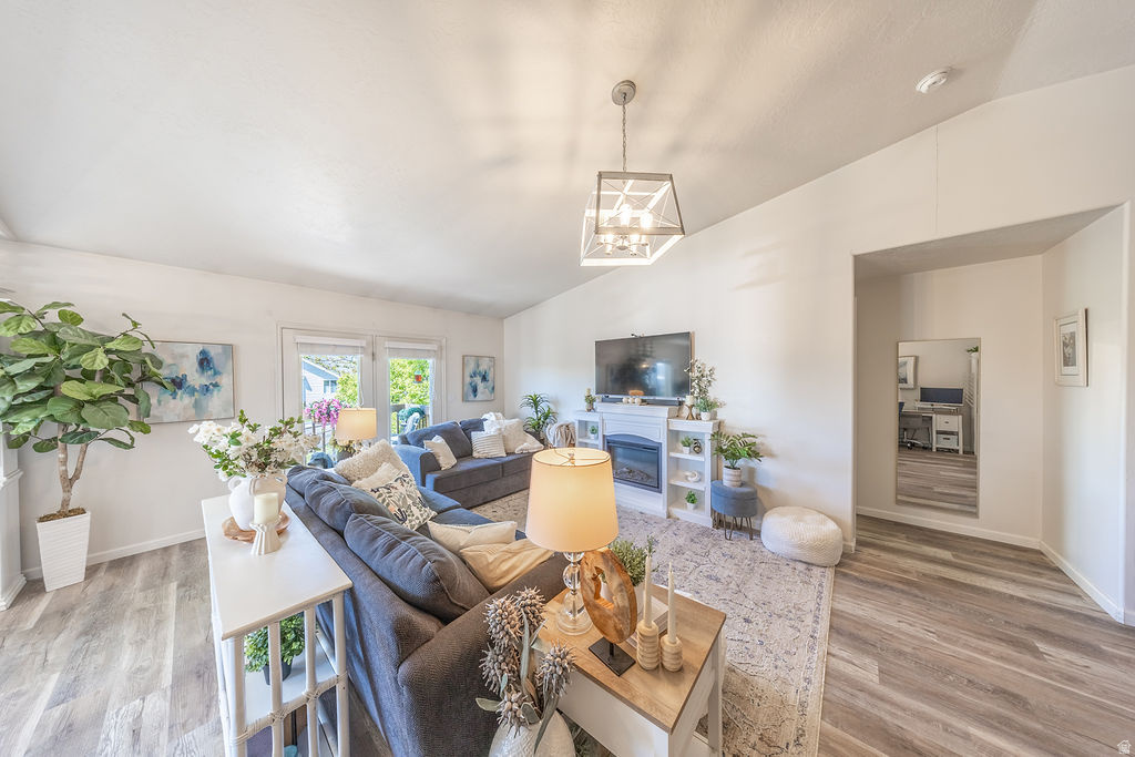 1953 W 2100 S Syracuse, UT 84075