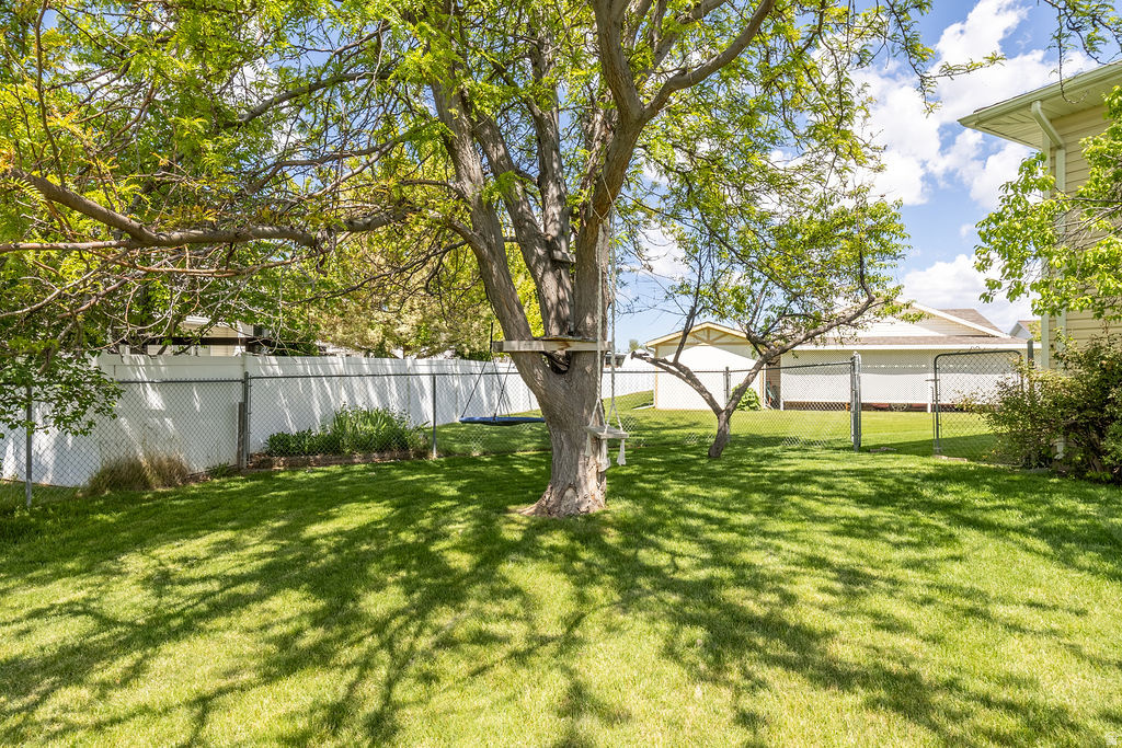 1953 W 2100 S Syracuse, UT 84075