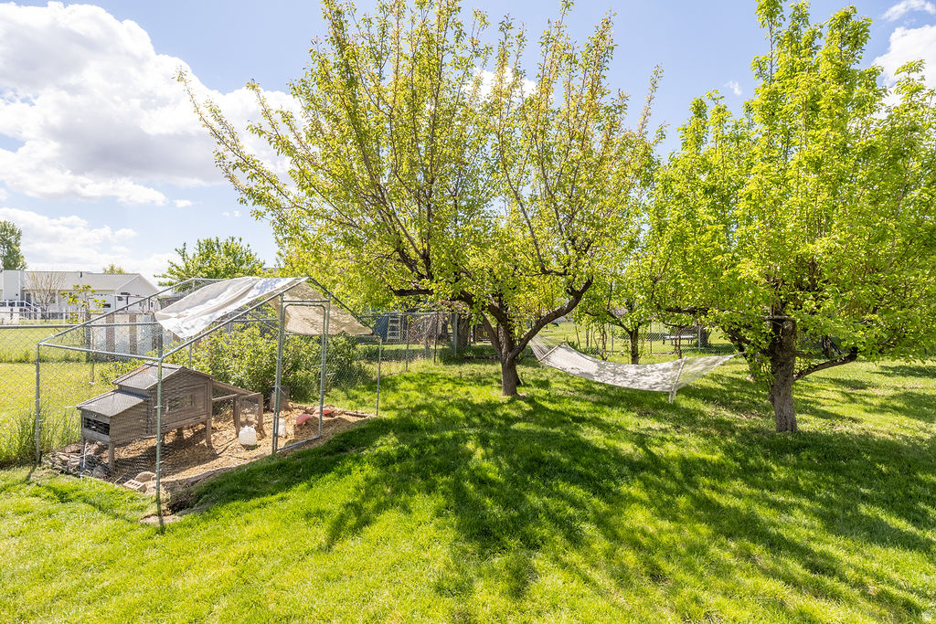 1953 W 2100 S Syracuse, UT 84075
