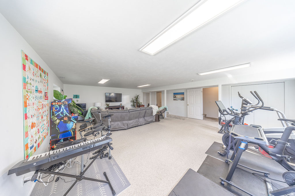 1953 W 2100 S Syracuse, UT 84075
