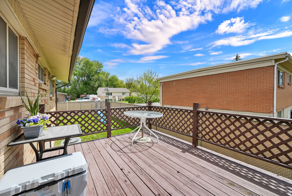 713 W 2200 N Clinton, UT 84015