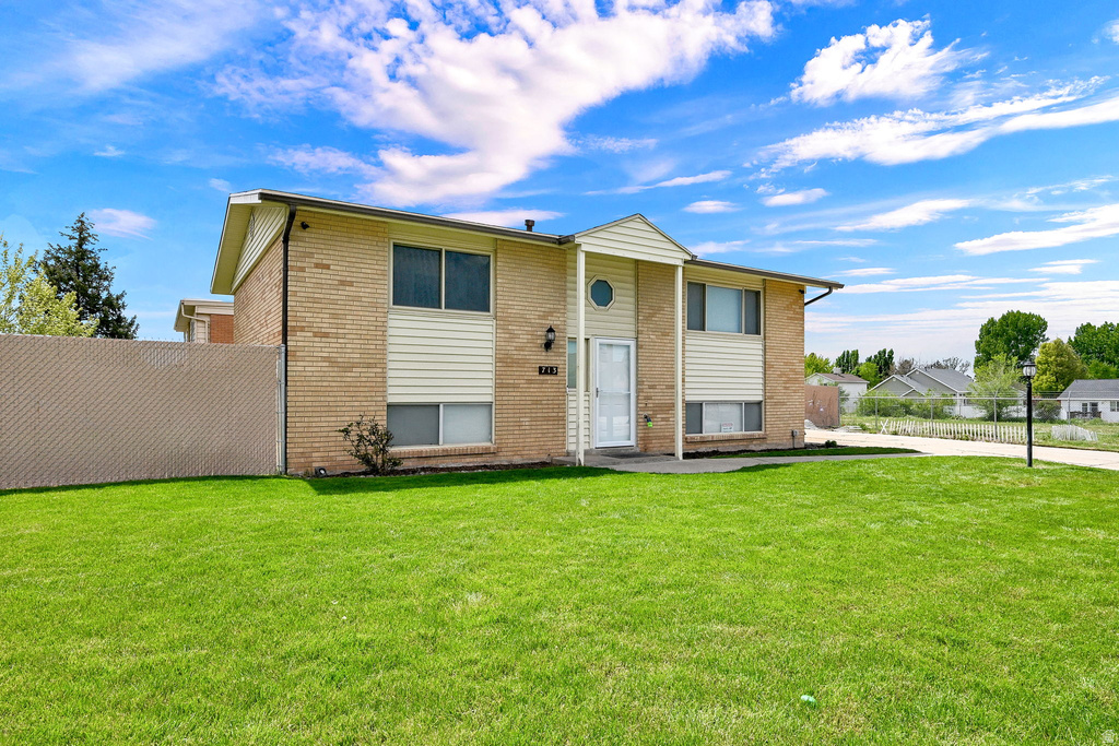 713 W 2200 N Clinton, UT 84015