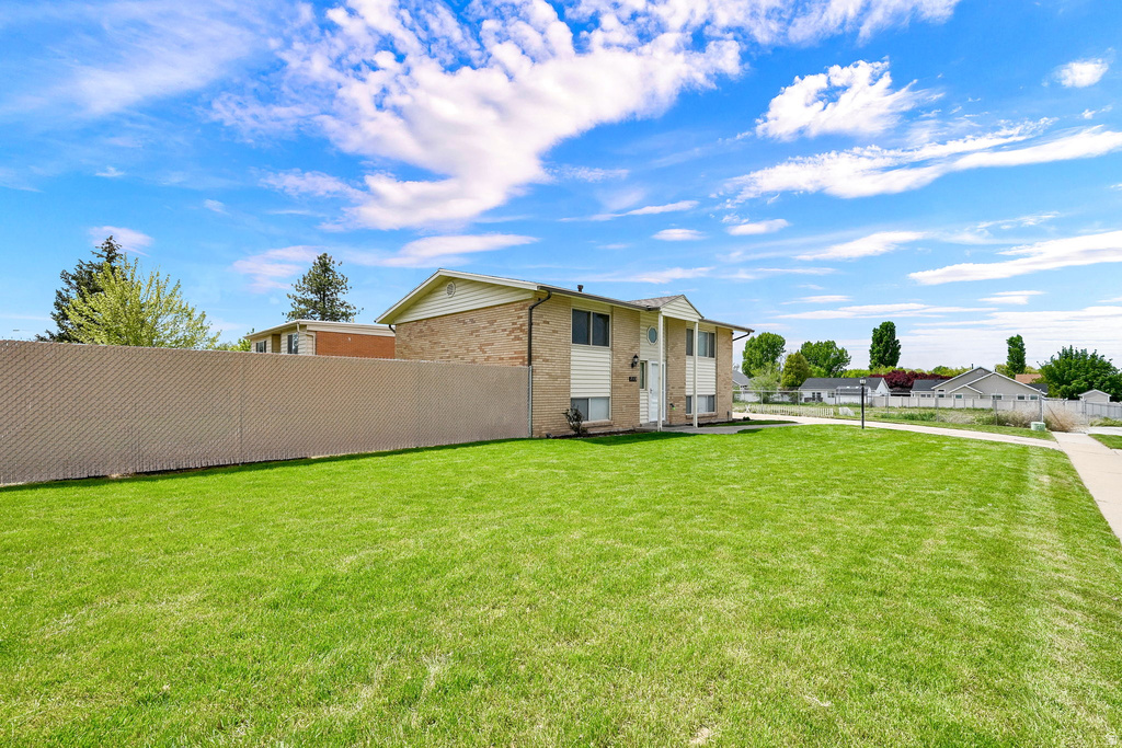 713 W 2200 N Clinton, UT 84015
