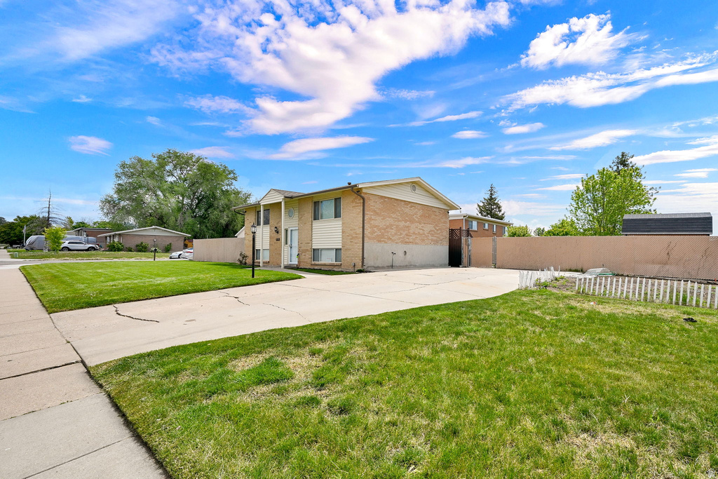 713 W 2200 N Clinton, UT 84015