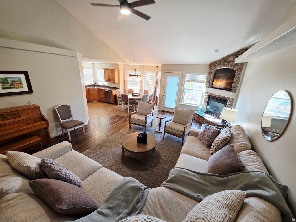 9073 N CLUBHOUSE LN Eagle Mountain, UT 84005
