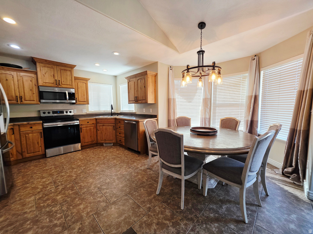 9073 N CLUBHOUSE LN Eagle Mountain, UT 84005