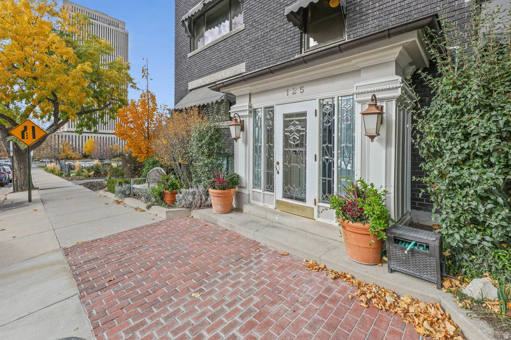 125 E 1ST AVE #206 Salt Lake City, UT 84103