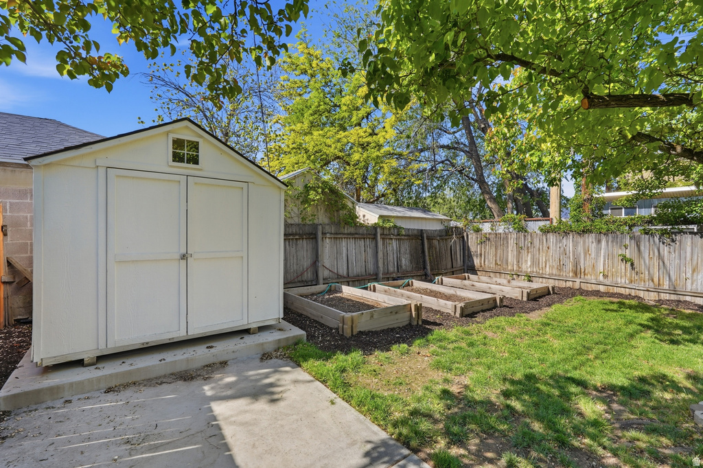 724 E BROWNING Salt Lake City, UT 84105
