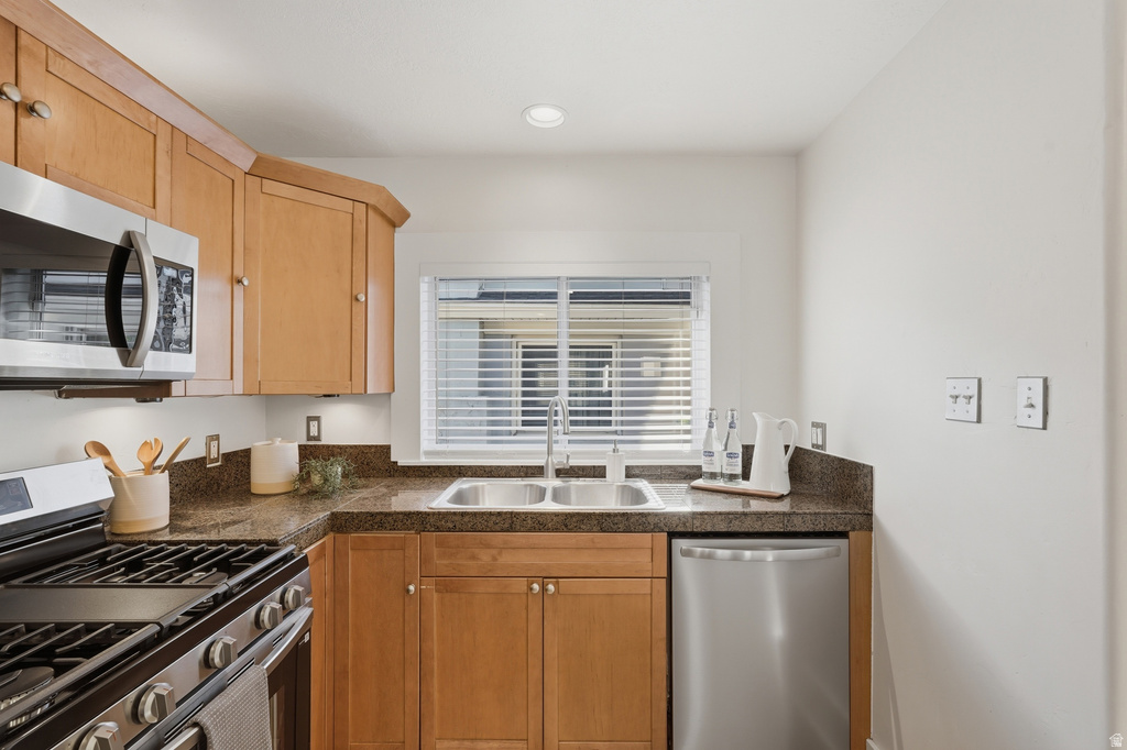 724 E BROWNING Salt Lake City, UT 84105