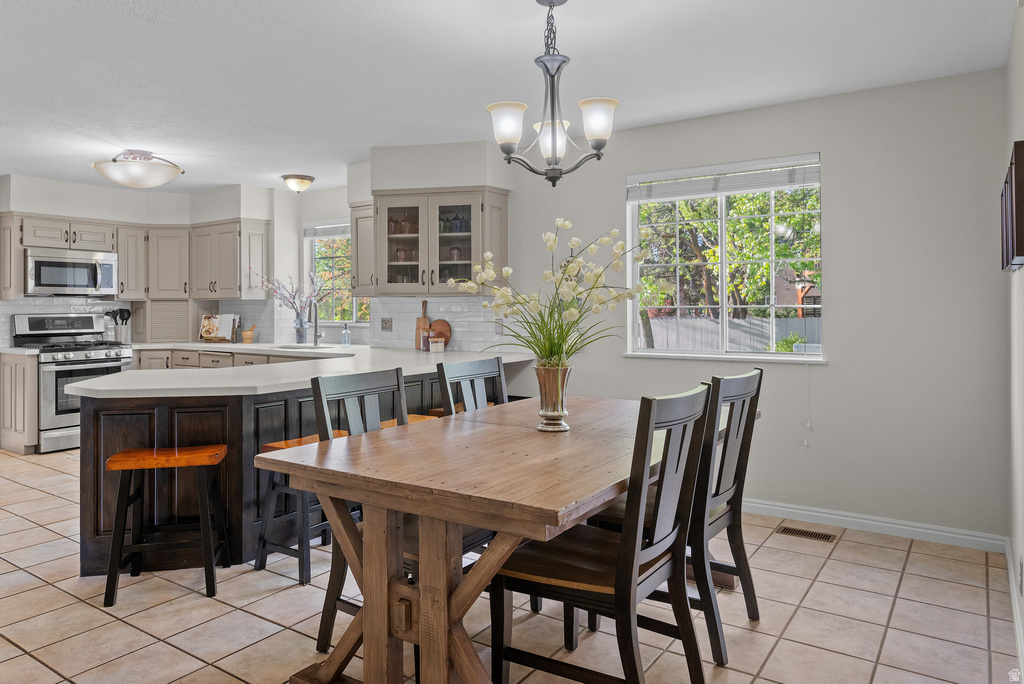 2247 E WILLOW HILLS DR Sandy, UT 84093