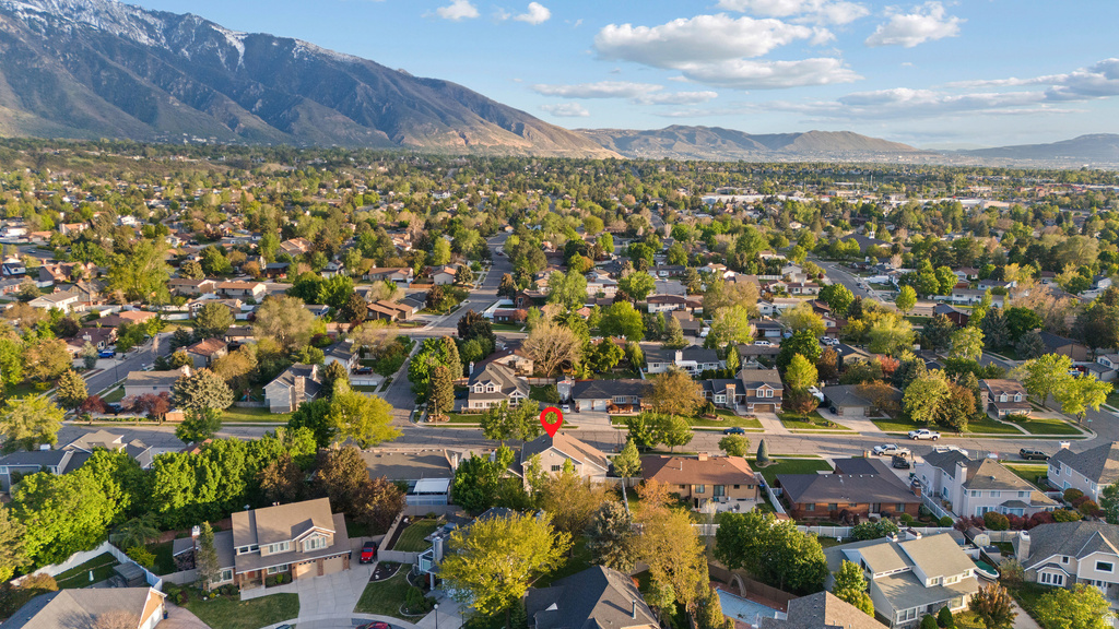2247 E WILLOW HILLS DR Sandy, UT 84093
