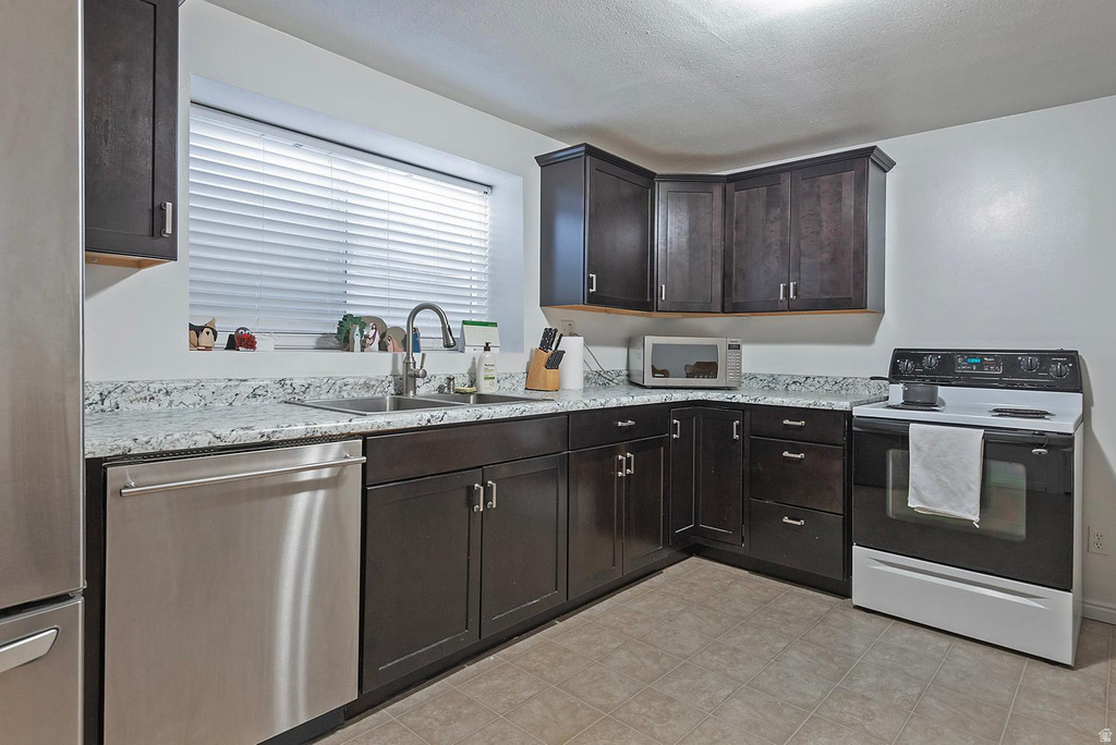 7693 S CHAD ST Midvale, UT 84047