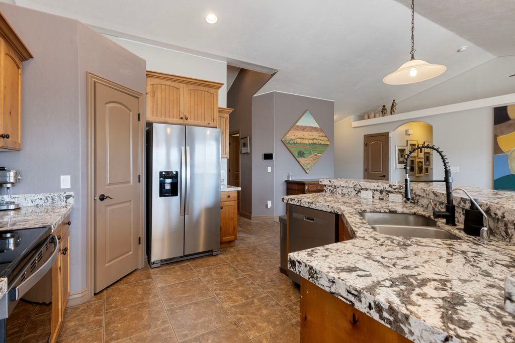 9096 N CLUBHOUSE LN Eagle Mountain, UT 84005