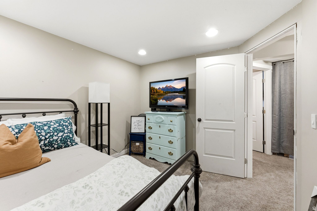 5372 W TICKLEGRASS RD West Jordan, UT 84081