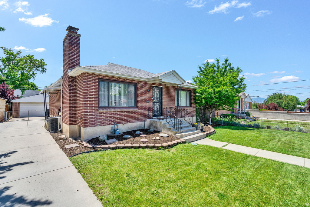 718 E ELGIN AVE photo 3