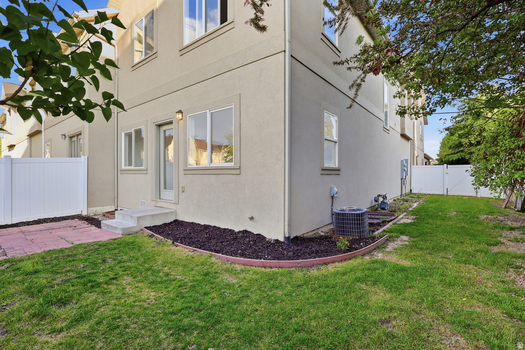 1592 W WYNVIEW LN South Jordan, UT 84095