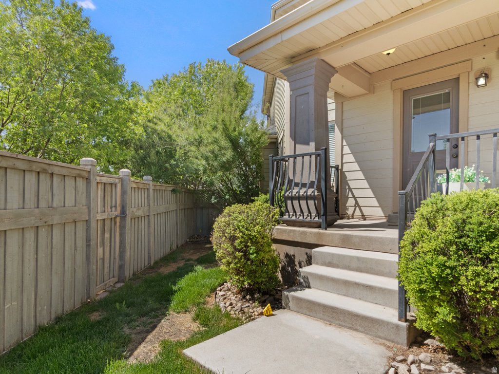 9328 N OAKLAND HILLS DR Eagle Mountain, UT 84005